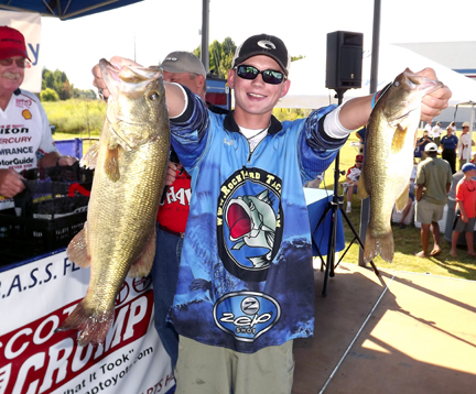 Austin Mize, first place in the 15 to 18 year old group.